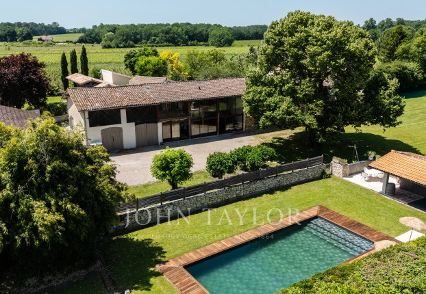 Maison 12 pièces 325 m² · à Bordeaux · 325 m² · 785 000 €
