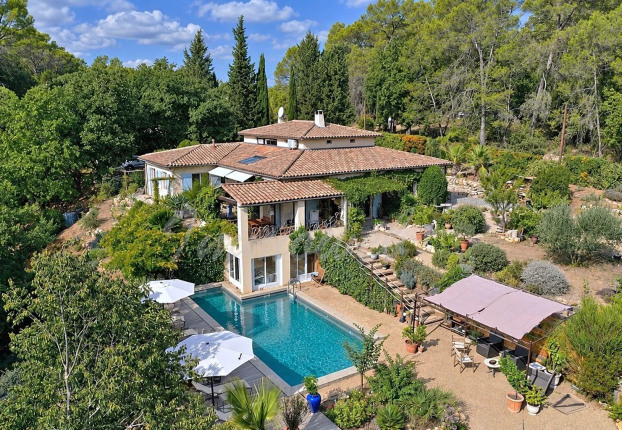 Maison 5 pièces 220 m² · à Tourrettes · 220 m² · 995 000 €