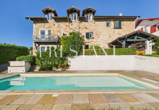 Maison 6 pièces 260 m² · à Ainhoa · 260 m² · 1 400 000 €