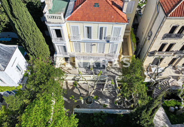 Maison 8 pièces 330 m² · à Périer, Marseille 8ème · 330 m² · 1 590 000 €