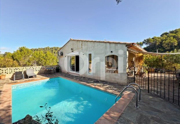 Maison 7 pièces 200 m² · à Solliès-Toucas · 200 m² · 700 000 €