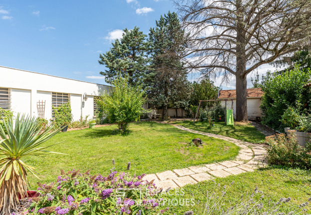 Maison 8 pièces 236 m² · à Villefranche-sur-Saône · 236 m² · 599 000 €