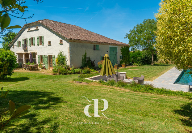 Maison 9 pièces 284 m² · à Beaumont-de-Lomagne · 284 m² · 699 000 €