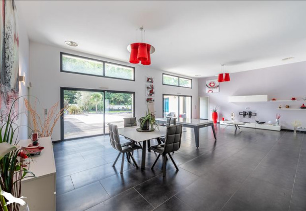 Maison 7 pièces 218 m² · à Castres-Gironde · 218 m² · 720 000 €
