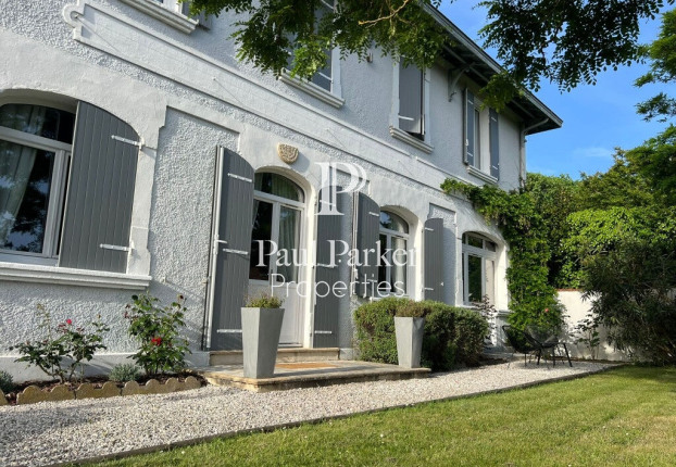 Maison 10 pièces 217 m² · à Gastes · 217 m² · 748 800 €