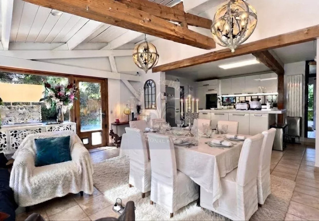 Maison 9 pièces 378 m² · à Bois-le-Roi · 378 m² · 995 000 €