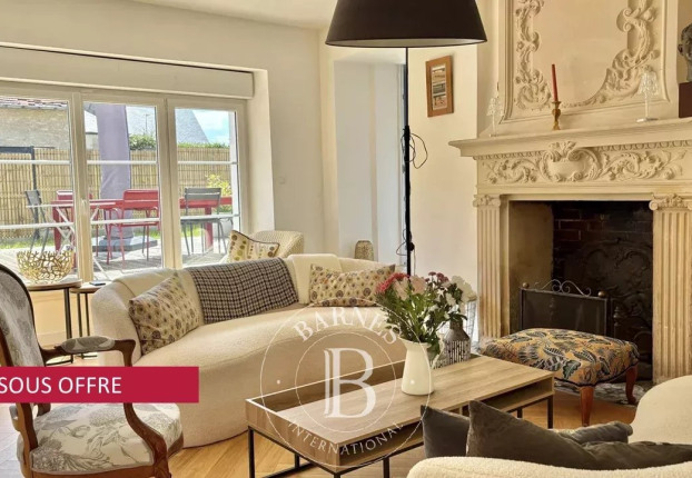 Maison 1 pièce 330 m² · à Biéville-Beuville · 330 m² · 1 100 000 €
