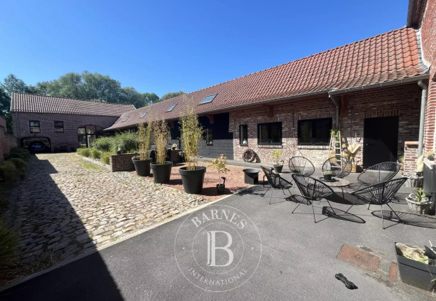 Maison 7 pièces 279 m² · à Pont-À-Marcq · 279 m² · 997 000 €
