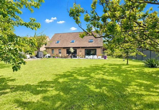 Maison 6 pièces 210 m² · à Bousbecque · 210 m² · 599 000 €