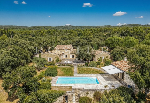 Maison 11 pièces 315 m² · à Gordes · 315 m² · 1 980 000 €