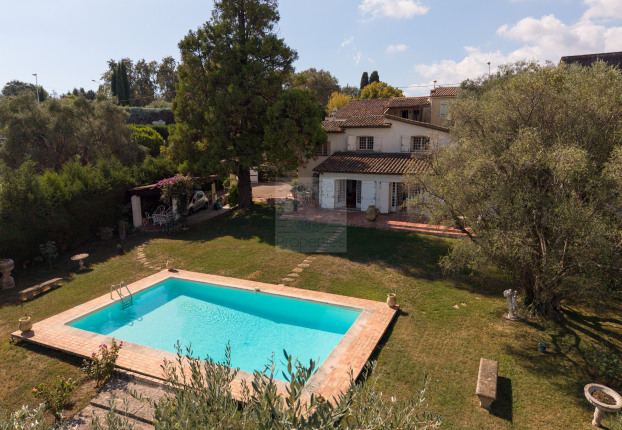 Maison 9 pièces 256 m² · à La Colle-sur-Loup · 256 m² · 1 370 000 €