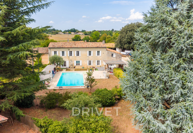 Maison 10 pièces 312 m² · à Saint-Germain-du-Puch · 312 m² · 577 500 €