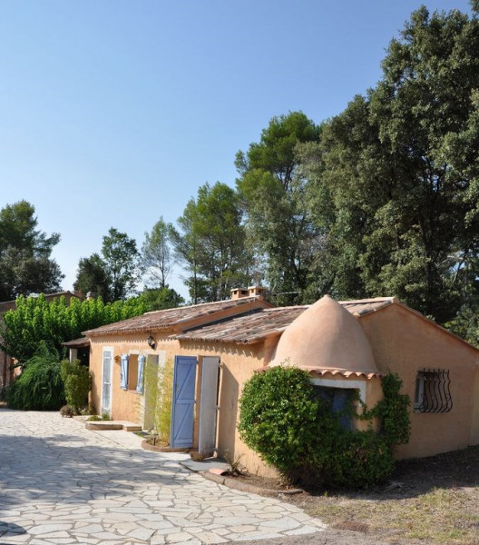 Gite De Vacances A Entrecasteaux En Provence Alpes Cote D Azur Pour 4 Pers 58m Amivac Com