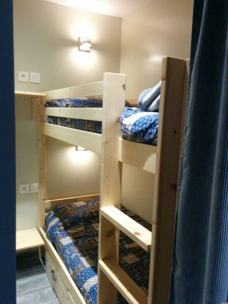 coin cabine