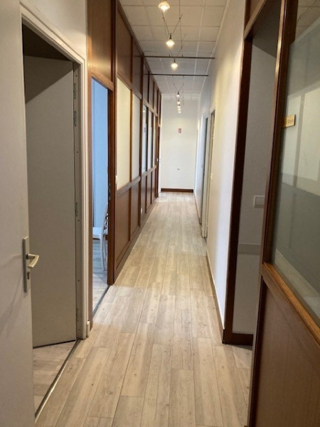 Location Bureau Saint-Quentin - Bureau 106 m² 1600€/mois - SeLoger
