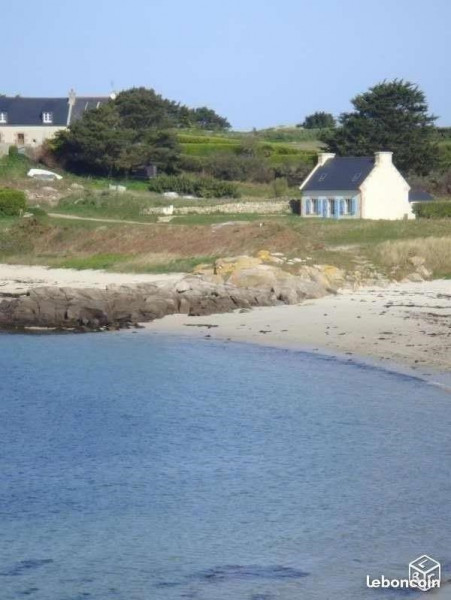 la maison vue du sentier côtier