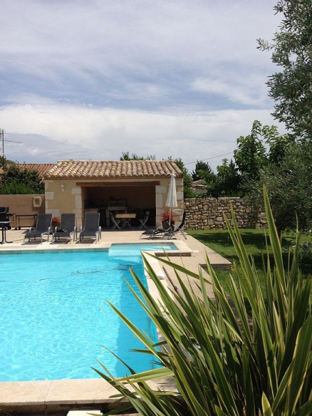 La piscine sécuriser avec alarme et Barrière