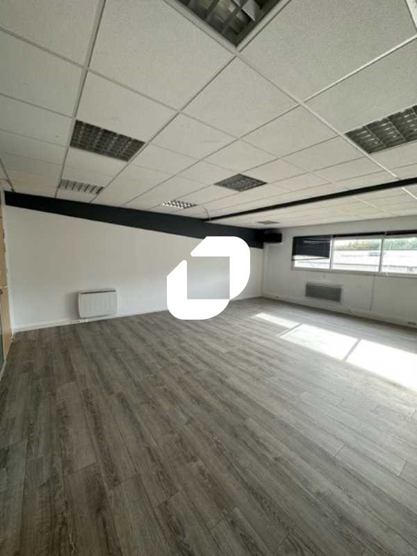 Location Bureau de 98 m² Morainvilliers