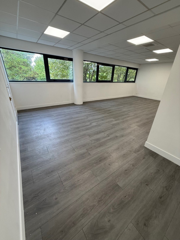 Location Bureau de 150 m² Lognes Bois de la Grange-Village de Lognes