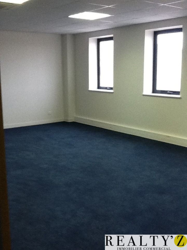 Location Bureau de 96 m² Bussy-Saint-Georges Centre Ville Sud Ouest