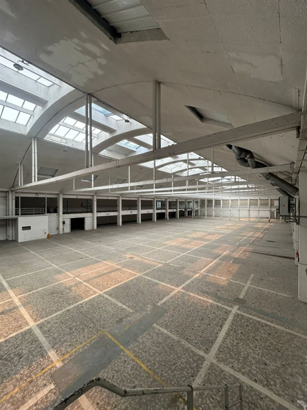 Location Local commercial de 4400 m² La Courneuve Waldeck Rochet-Zone Industrielle