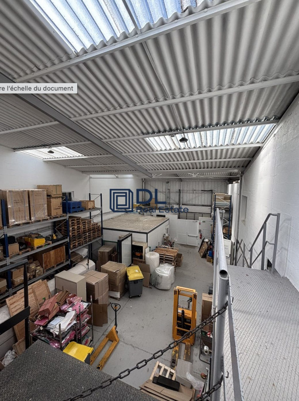 Location Local d'activités / Entrepôt Buc