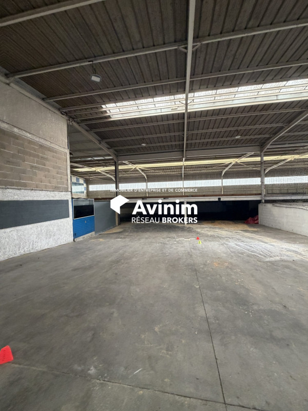 Location Entrepôt de 2200 m² La Ville-du-Bois
