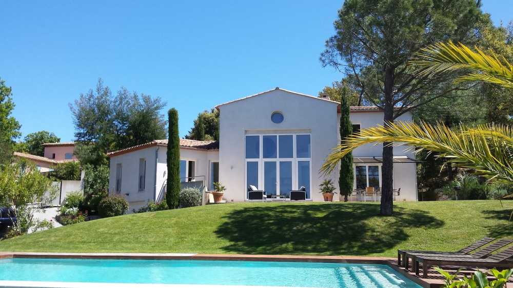 façade sud - jadin et piscine