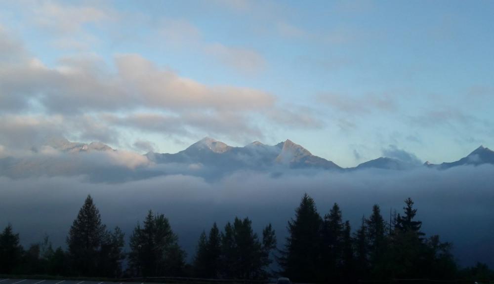 Vue de la chambre au réveil sur Mont Blanc