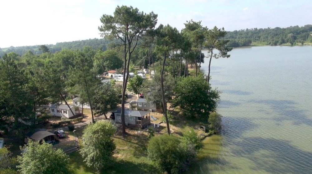 Camping Les Rives du Lac, 214 emplacements, 58 locatifs