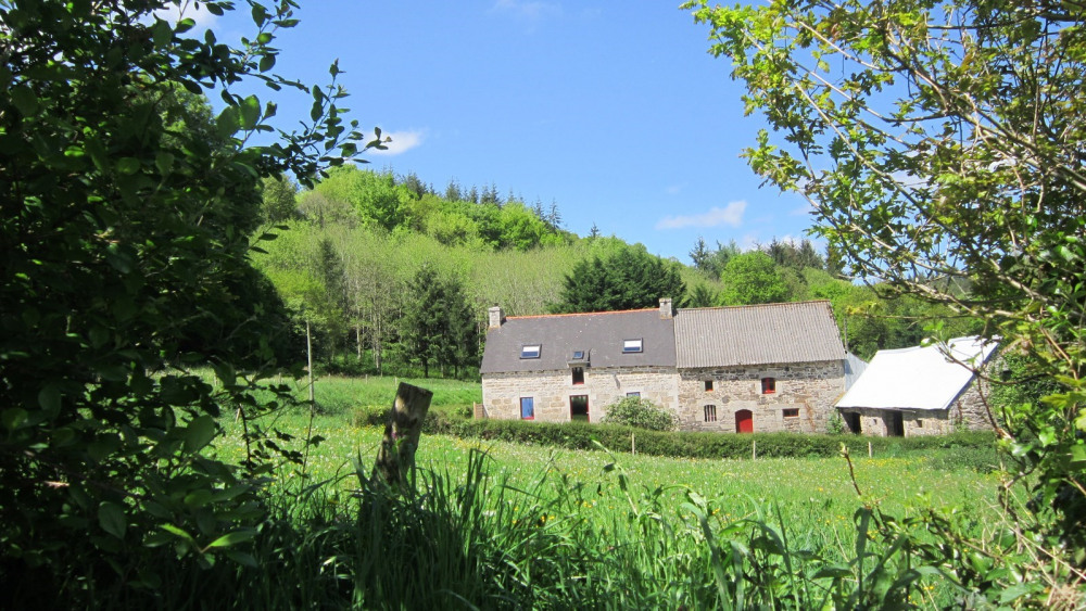 Gite De Vacances A Saint Nicolas Du Pelem En Bretagne Pour 5 Pers 130m Amivac Com