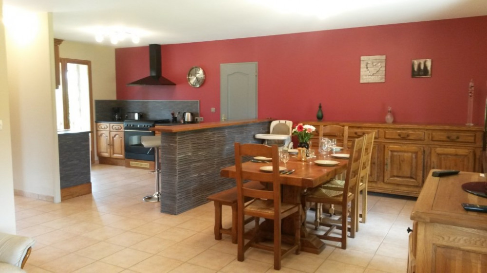 Grand séjour avec cuisine ouverte