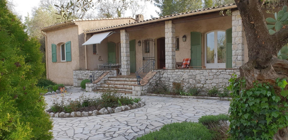 le devant de la villa