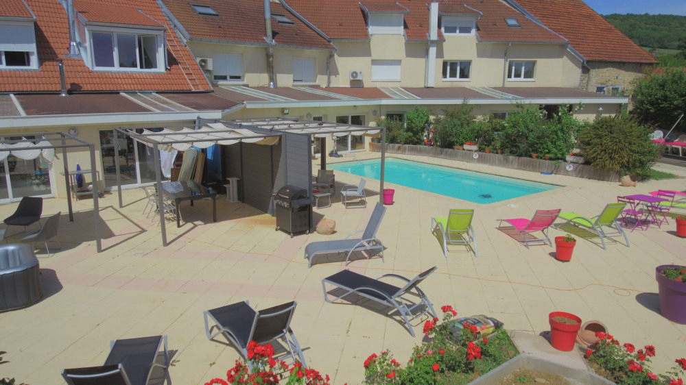 TERRASSE PRIVATIVE ACCES PISCINE