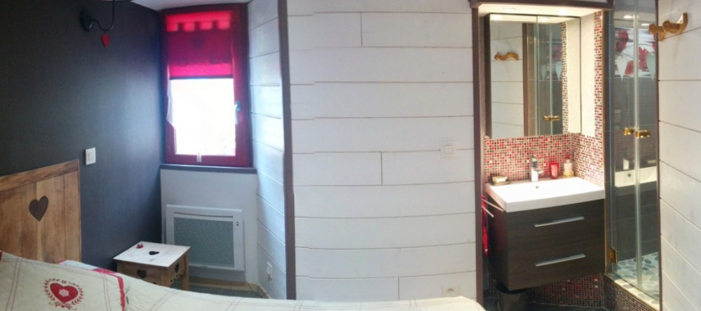 2ème chambre avec salle d'eau