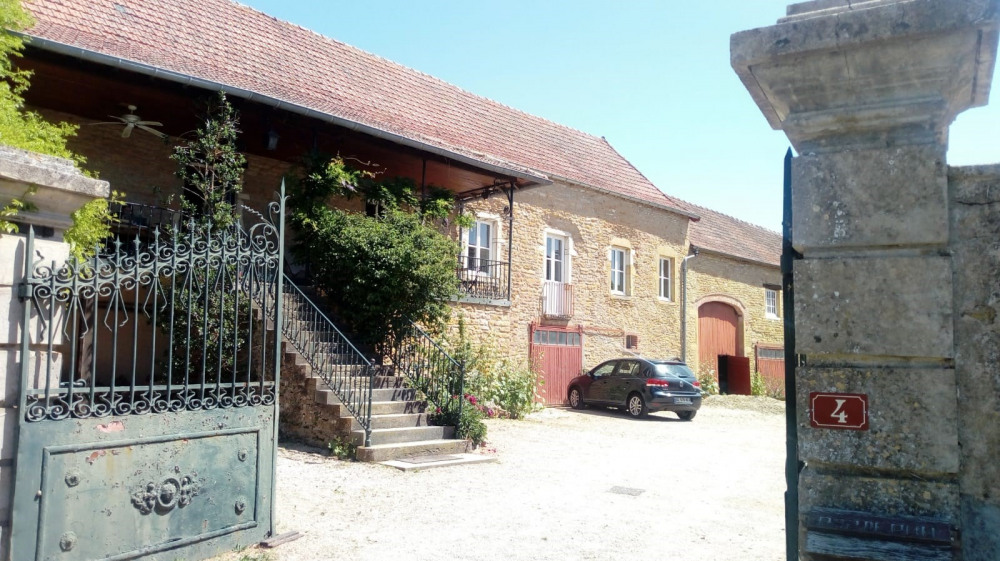 Gite De Vacances A Taize En Bourgogne Pour 6 Pers 80m Amivac Com