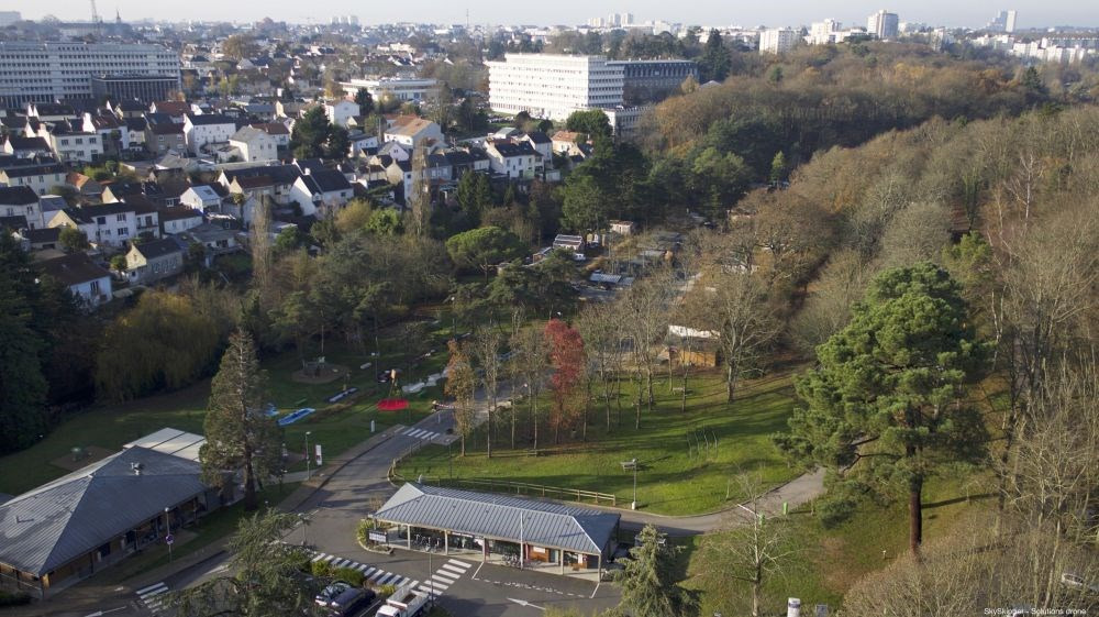 NANTES CAMPING, 85 emplacements, 66 locatifs
