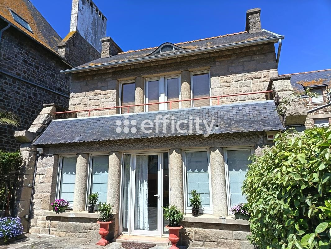 Luxury house for sale in the district Sillon-Moka-Courtvoisville