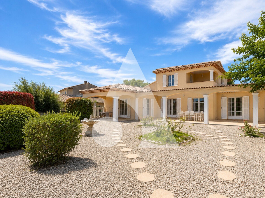 Luxury villa for sale in the district Centre Ancien