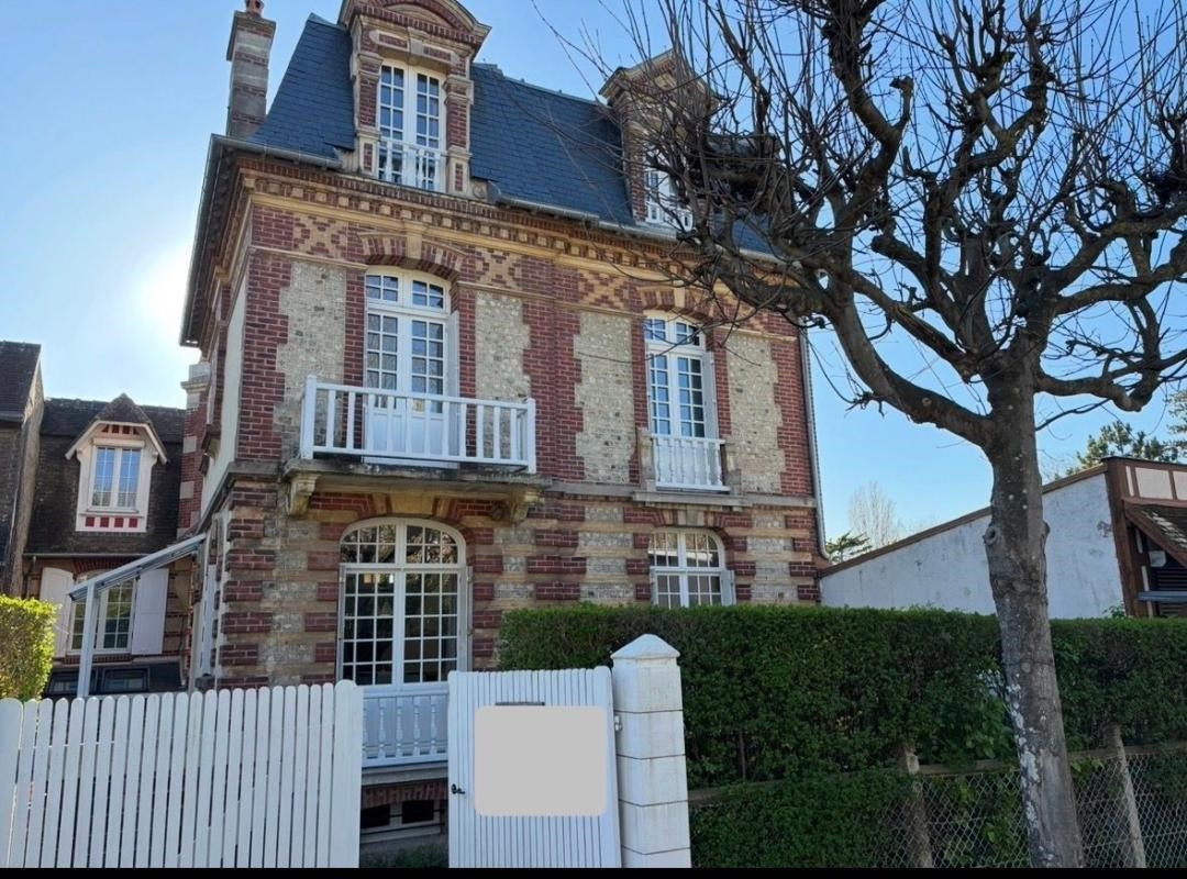 Luxury villa for sale in Houlgate