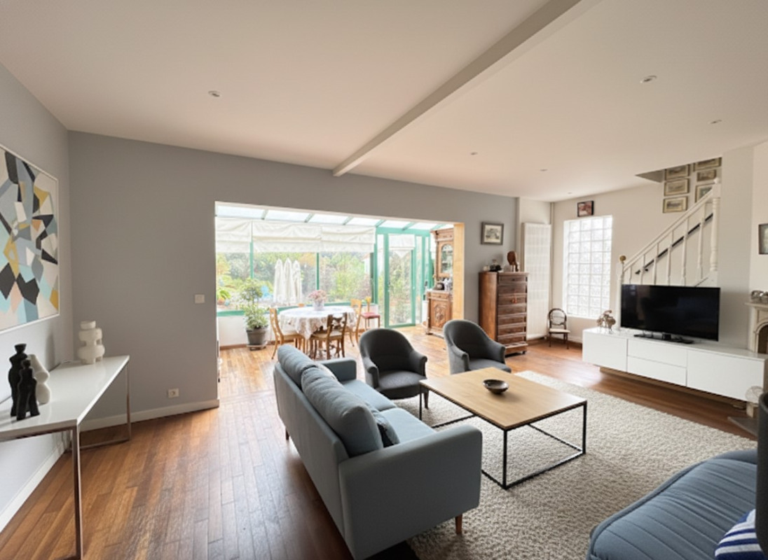Pavillon de luxe à vendre dans le quartier Plateau-Mont Valérien
