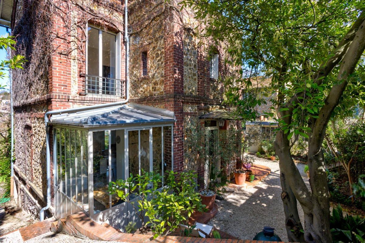 Maison de luxe à vendre dans le quartier Beau Site-Pommerets-Binelles