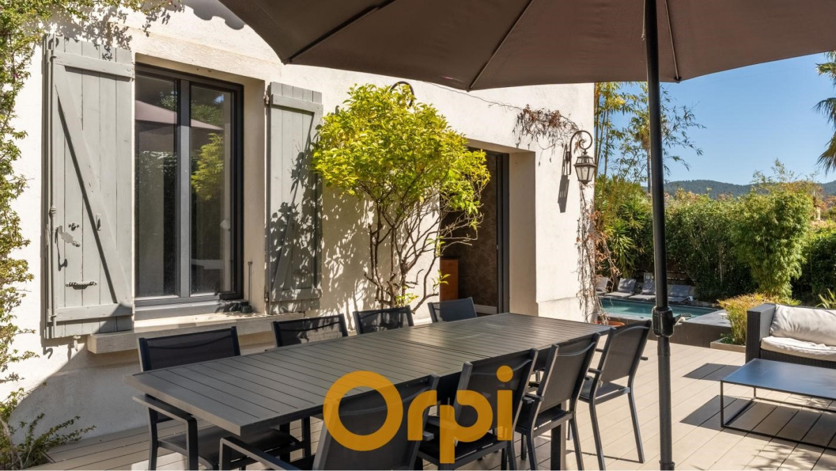 Villa de luxe à vendre dans le quartier Bord de Mer