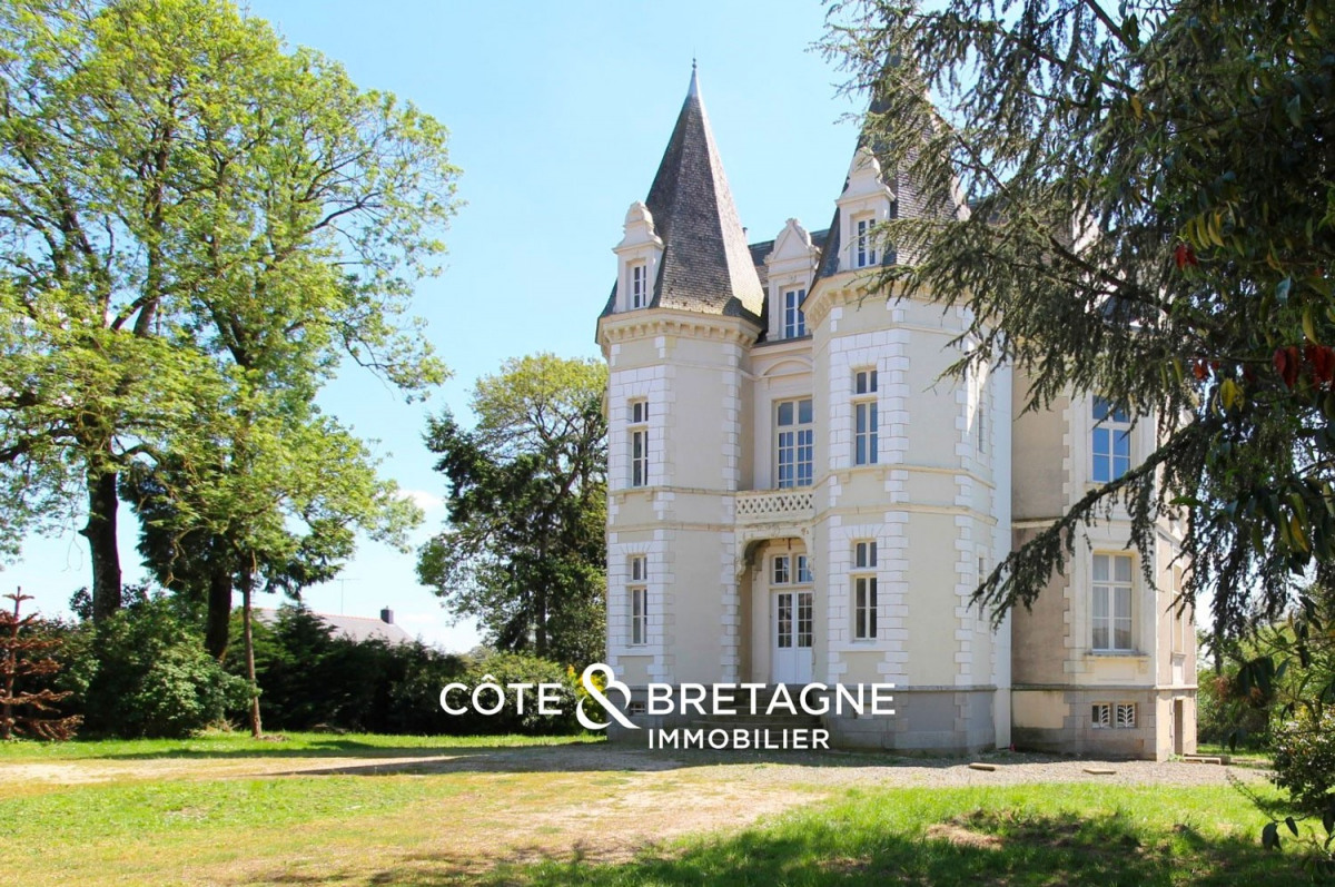 Castle for sale in Vitré