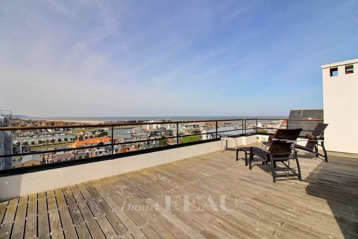 Villa de luxe à vendre dans le quartier Port Littoral-Ville Nord