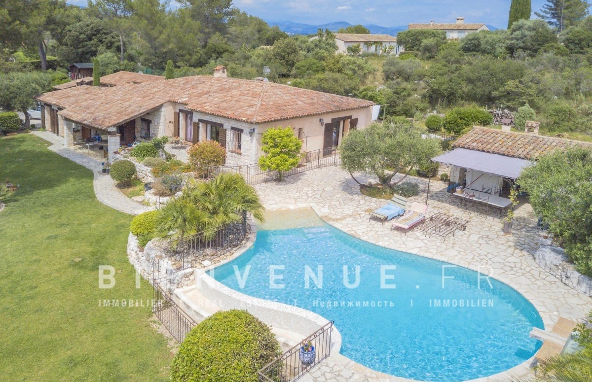 Villa De Luxe A Vendre A Roquefort Les Pins 1 113 000 5 Pieces 210 M Belles Demeures
