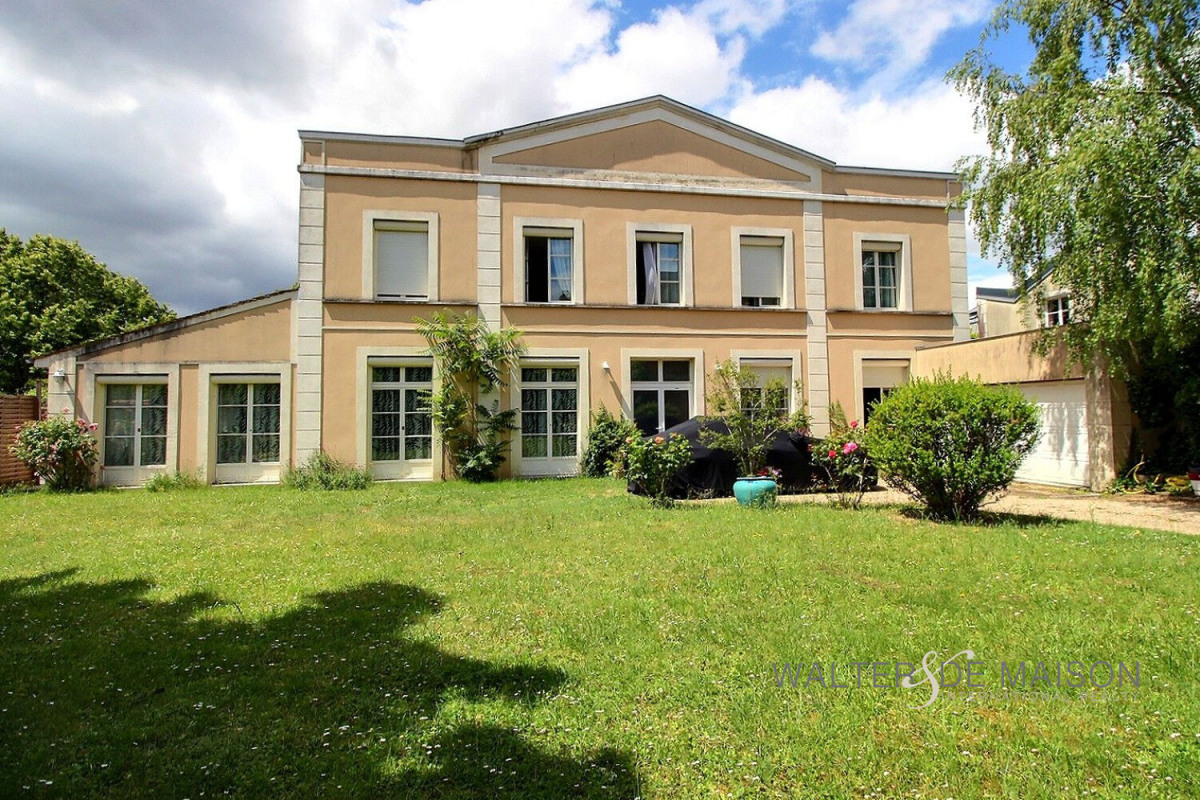 Maison de luxe à louer dans le quartier Percy Schneider