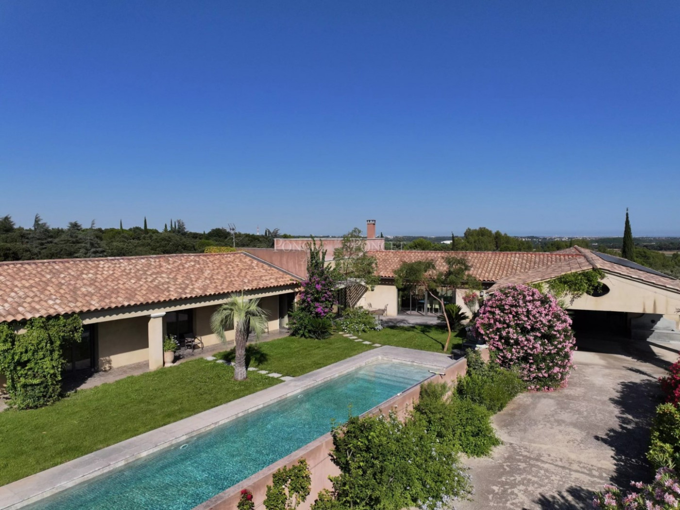 Propriété Viticole moderne AOP et BIO 7 ha de type « hobby viney