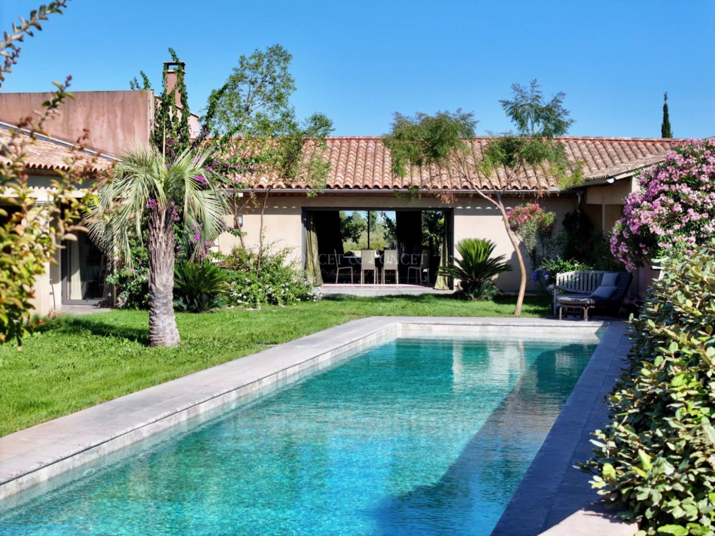 Propriété Viticole moderne AOP et BIO 7 ha de type « hobby viney