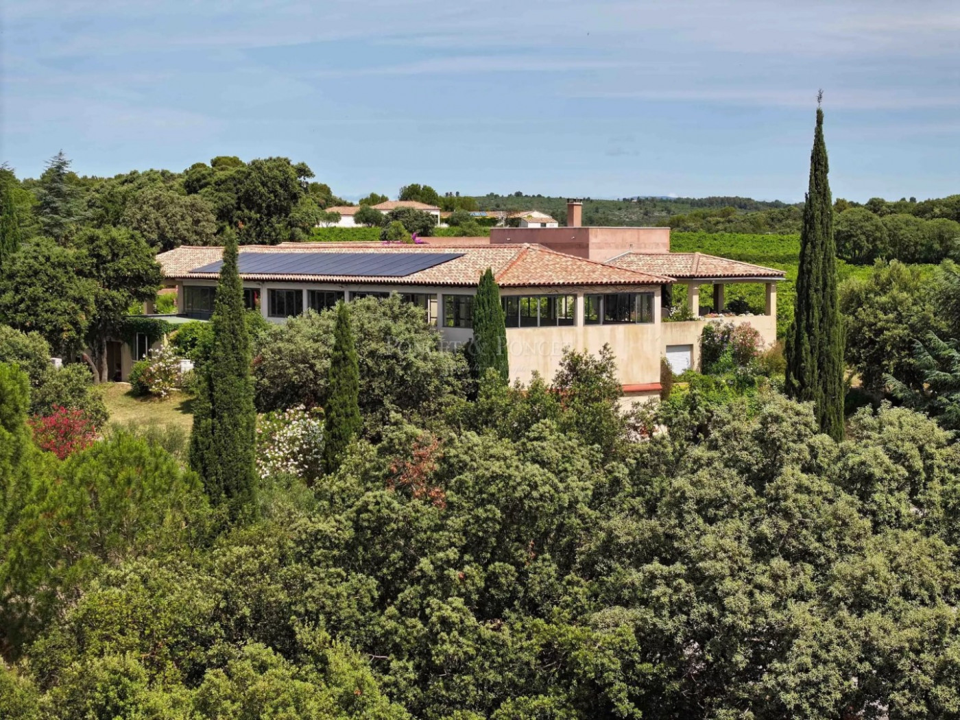 Propriété Viticole moderne AOP et BIO 7 ha de type « hobby viney